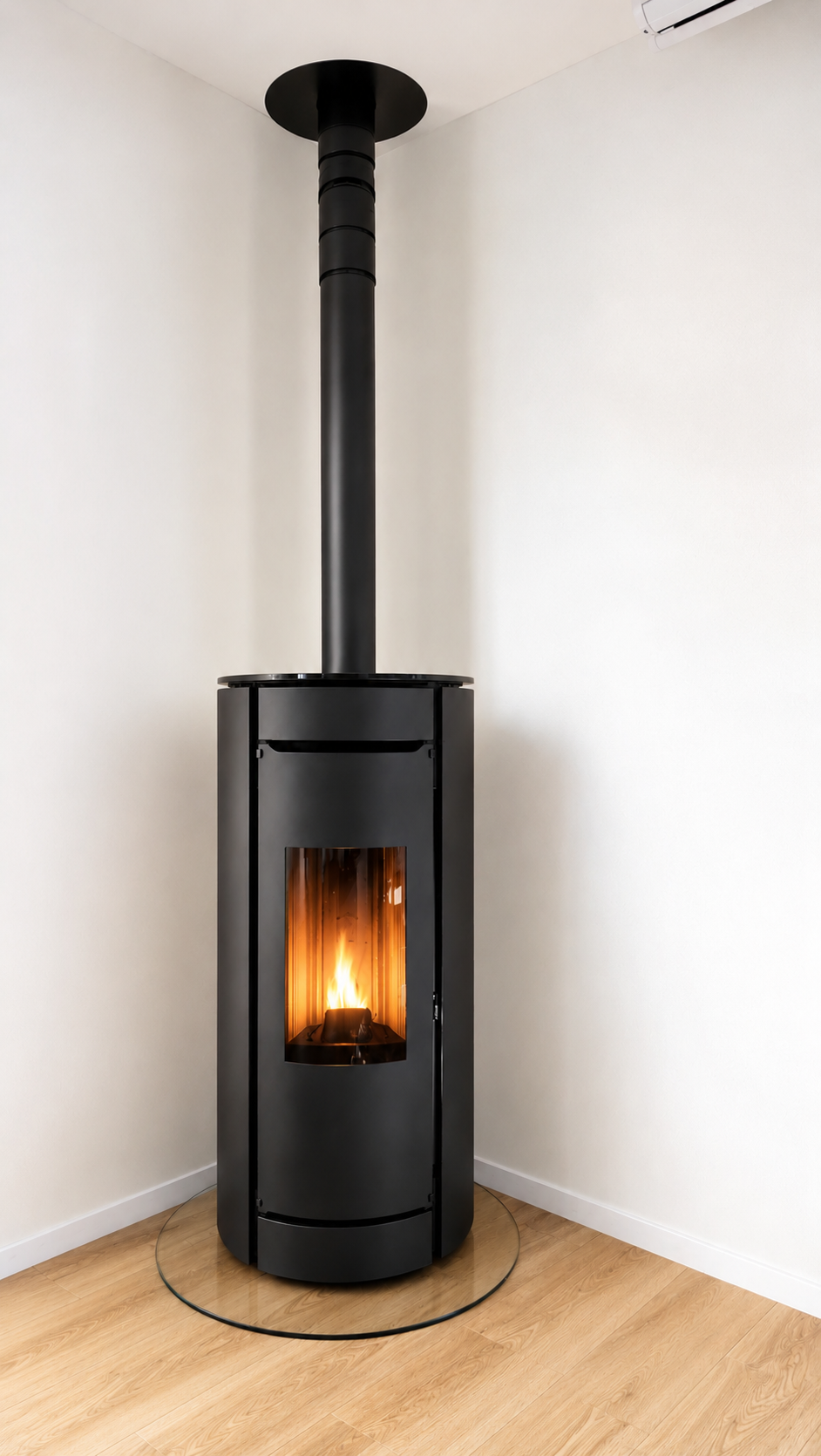 Botéro 2 advanced noir mat – Puissance 10Kw – Fonction silence – Canalisable – Foyer en Fireflector – Combustion en verre black magic – Réservoir pellets 17Kg – Humidificateur d&rsquo;air – Set de plaque fonte en option